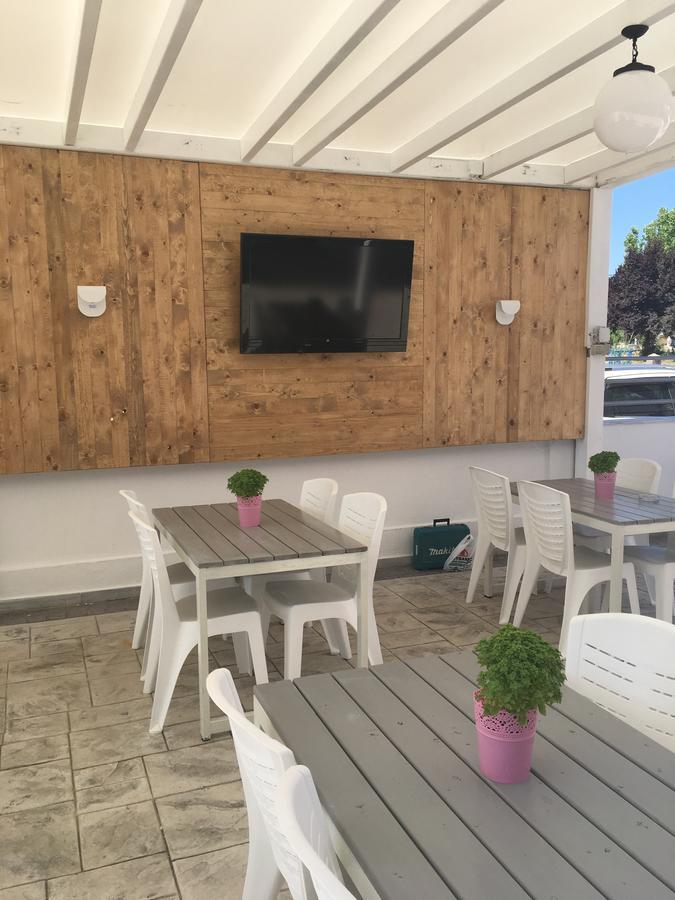 Philoxenia Evgenia Apart otel Vrasná Dış mekan fotoğraf